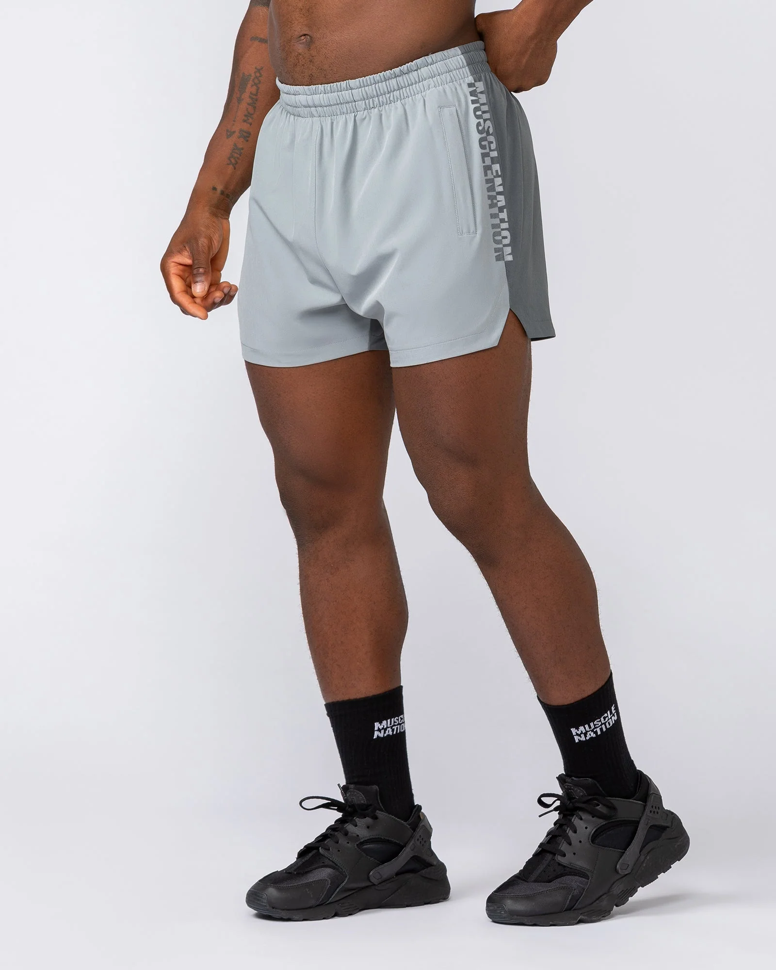 Stride 3.5" Shorts - Jet Grey / Tornado